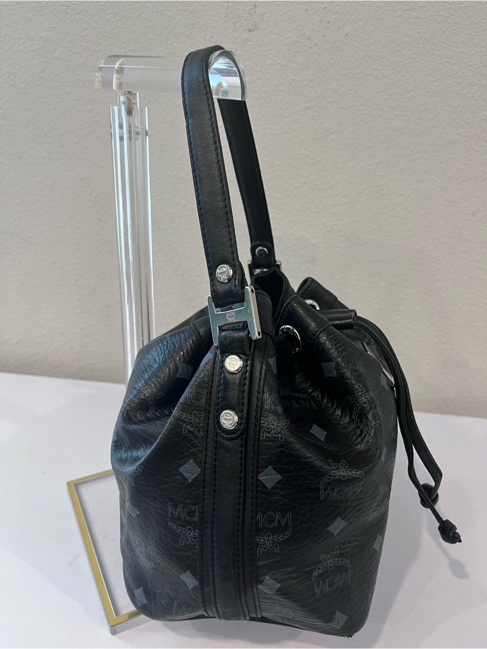 MCM DRAWSTRING BUCKET BAG. - Picture 4 of 12